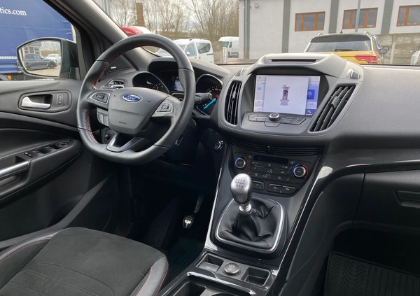 Ford Kuga cena 72200 przebieg: 58517, rok produkcji 2019 z Golczewo małe 352